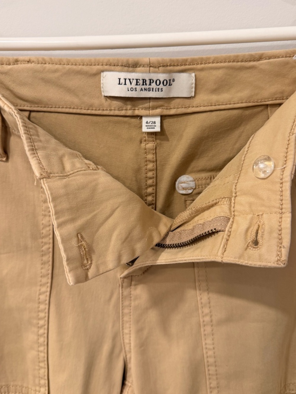 Liverpool Los Angeles Wide Leg Crop Mid Rise Cargo Pants Tan Size 6/28 - Picture 4 of 13